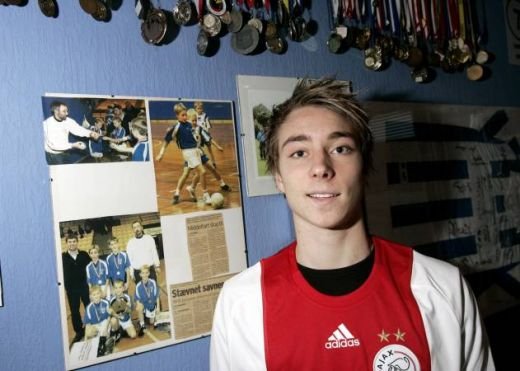 Miliardarii de la City si Chelsea se bat pe o noua stea a Europei: dau 35 de mil euro pentru un super pusti de la Ajax