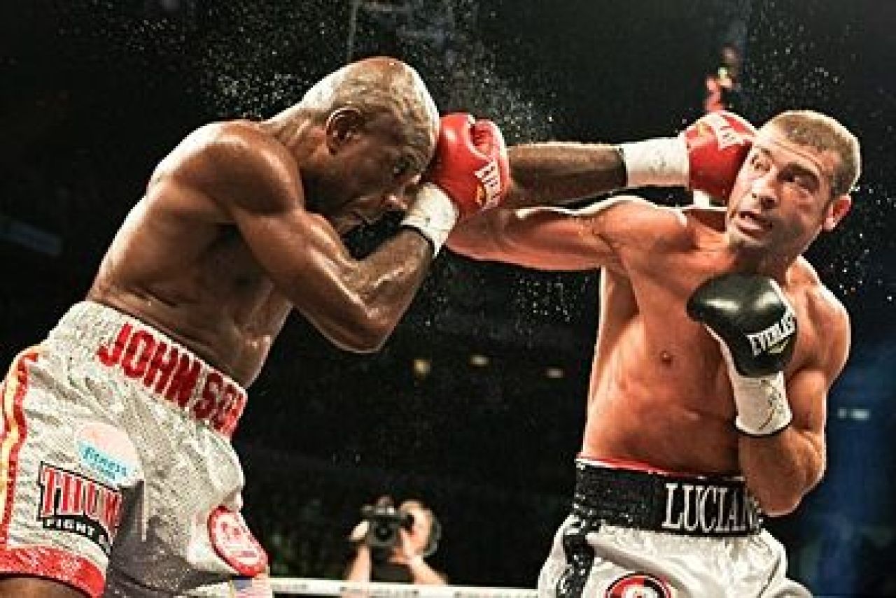 Bute i-a dat peste 300 de PUMNI lui Johnson! Vezi cifrele celei mai grele lupte din cariera super campionului roman_3