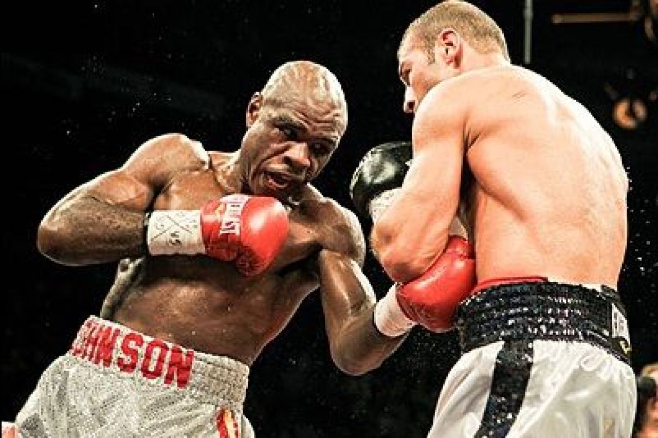 Bute i-a dat peste 300 de PUMNI lui Johnson! Vezi cifrele celei mai grele lupte din cariera super campionului roman_4