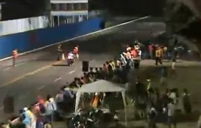 VIDEO SOCANT! Inca o tragedie in lumea motociclismului! Accident fatal intre un pilot si un steward! Imagini HORROR