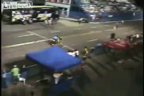 VIDEO SOCANT! Inca o tragedie in lumea motociclismului! Accident fatal intre un pilot si un steward! Imagini HORROR