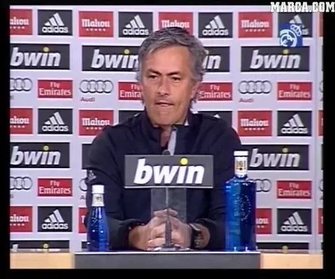 VIDEO Mourinho a comis-o la conferinta! I-a sunat TELEFONUL! Vezi ce amenda isi da singur :) &nbsp;