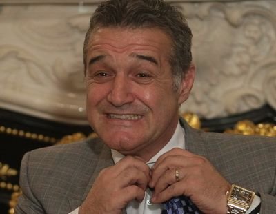 Becali se simte cel mai bine in vestiar! I-a amenintat pe stelisti inaintea meciului cu Chiajna! Cum era sa ajunga la vestiare la pauza: