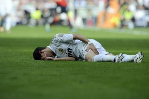 Mourinho e BLESTEMAT! Abia il recuperase pe Sahin si s-a rupt Di Maria care ar putea rata El Clasico cu Barca! Vezi cat timp va sta pe bara