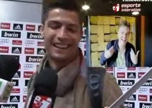 VIDEO Cristiano Ronaldo, in culmea fericirii! Cantaretul sau preferat din Brazilia i-a dedicat melodia pe care a dansat la meciul cu Malaga!
