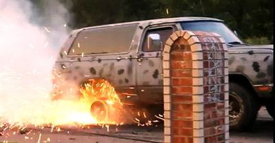 VIDEO: Ce dement ! Aproape ca&nbsp;&nbsp;i-&nbsp;a luat masina foc de la un burnout nbs