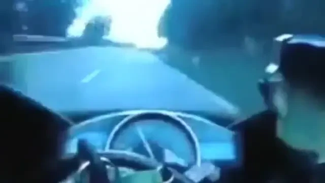 VIDEO: Experienta TERIFIANTA pe sosea! Un NEBUN si-a salvat viata intr-o fractiune de secunda la 150 km/h! Vezi ce a patit