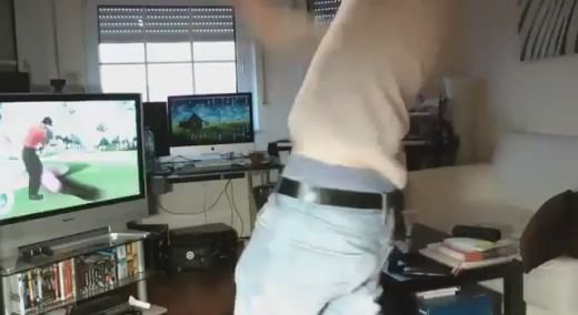 EPIC FAIL! Cel mai penal jucator de Wii din istorie! Vezi cum si-a facut PRAF televizorul! VIDEO