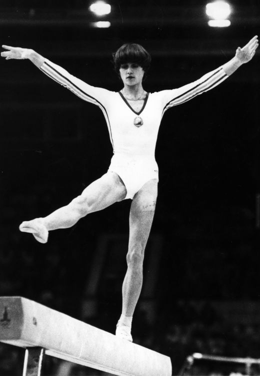 Nadia a implinit 50 de ani! 10 IMAGINI de nota 10 care au intrat in istoria gimnasticii!_5