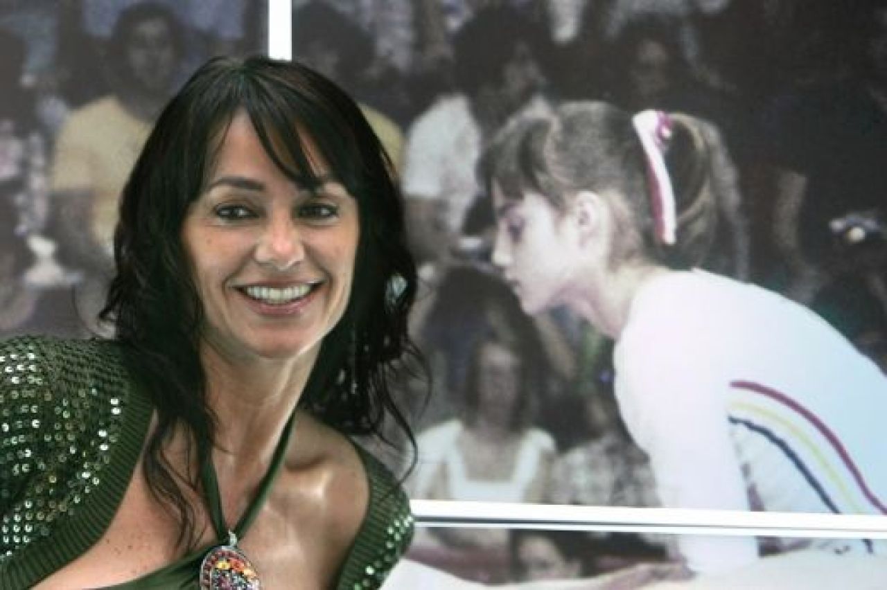 Nadia a implinit 50 de ani! 10 IMAGINI de nota 10 care au intrat in istoria gimnasticii!_6
