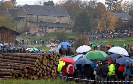 Tragedie la un raliu din Belgia: doi morti si trei raniti dupa ce o masina a iesit in decor!