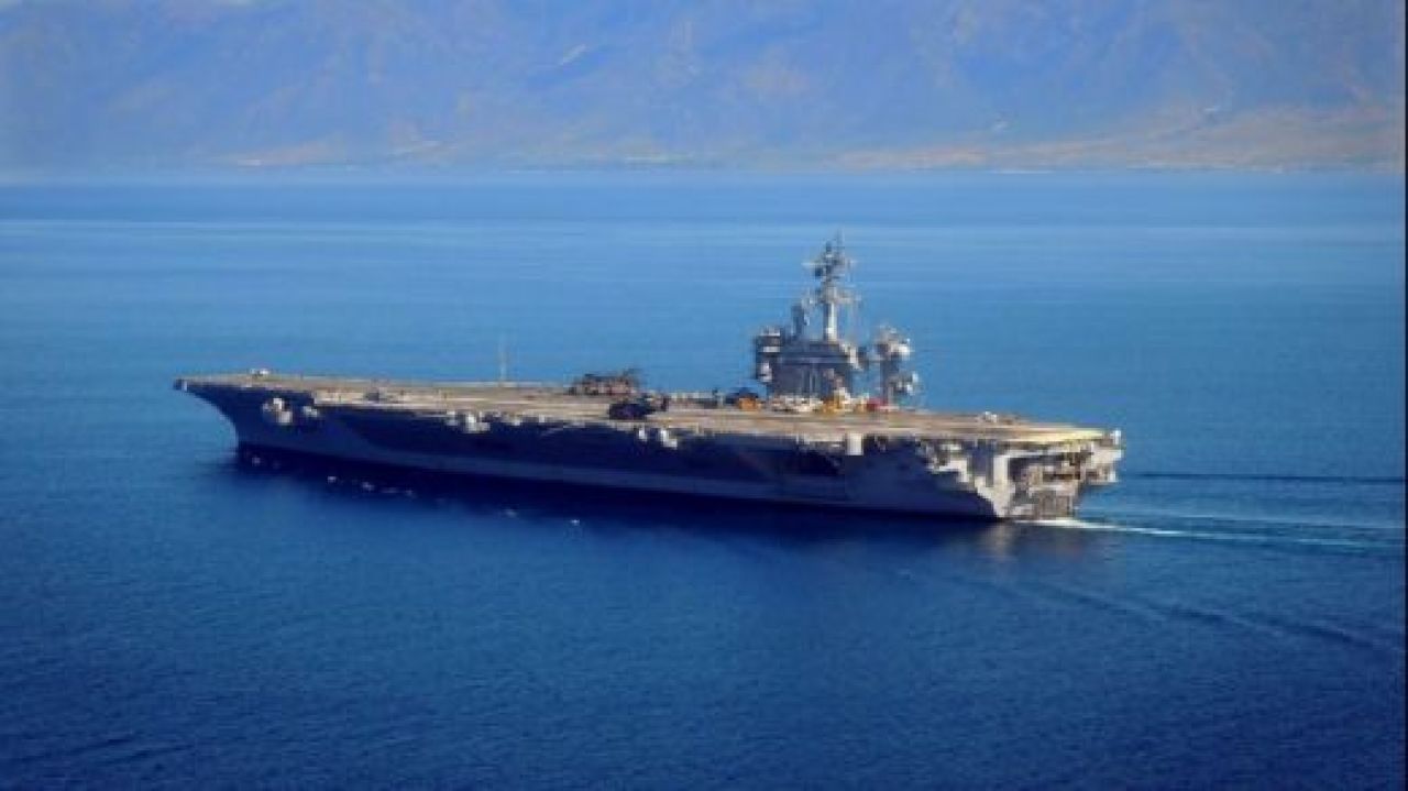 SUPERFOTO: Au jucat baschet pe puntea de pe care a fost aruncat cadavrul lui Bin Laden in mare! Vezi ce-a fost acolo si mesajul lui Obama_1