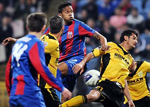 Plecarea de la Steaua i-a SALVAT cariera! Omul cu mai multe goluri decat tot atacul Stelei e dorit de Sahtior si Dinamo Kiev! La Steaua sunt interese personale!