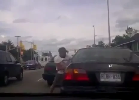 Bataie in trafic cu final neasteptat! Ce gest incredibil au facut cei doi soferi la finalul luptei: