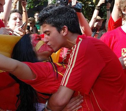 Ti se topeste inima de placere si iti vine sa aplauzi de unul singur! Cele mai frumoase 20 de SENTIMENTE din fotbal! Vezi cate ai trait dintre ele:_3