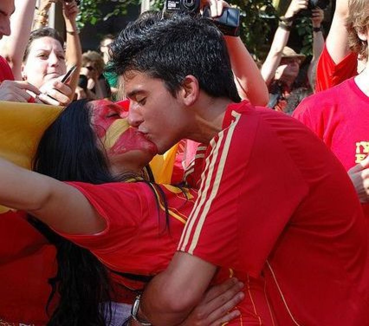 Ti se topeste inima de placere si iti vine sa aplauzi de unul singur! Cele mai frumoase 20 de SENTIMENTE din fotbal! Vezi cate ai trait dintre ele:_3