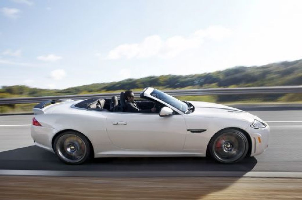 Jaguarul care-i zgaraie rau pe nemti ! Seria 6 Cabrio, R8 Spyder si SL 63 in panica !_5
