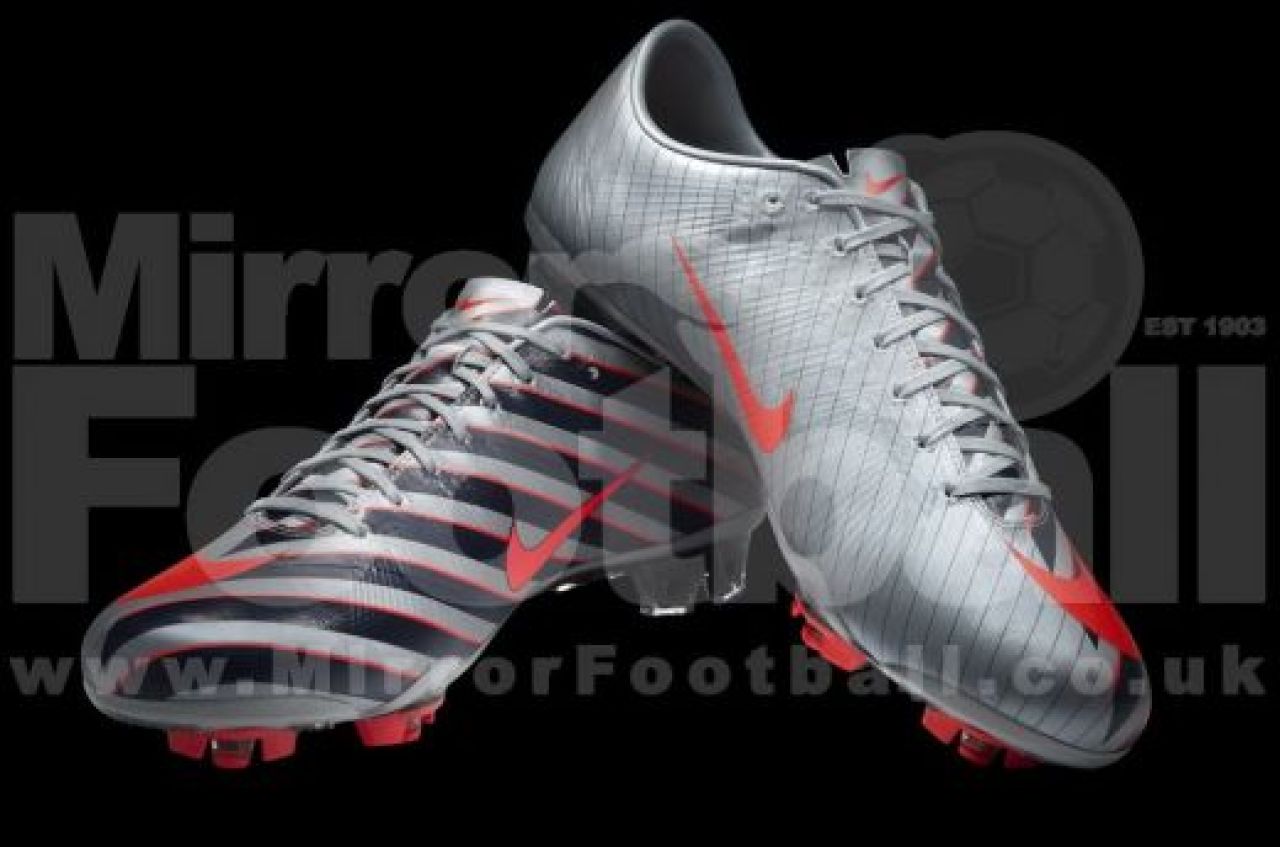 In 2012 se poarta dungile! Au aparut primele POZE cu noul model de ghete pe care le va purta Ronaldo! Vezi cat costa:_3