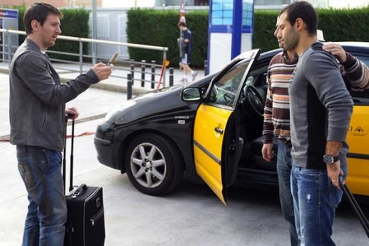FOTO: Un taximetrist l-a pus pe Messi in fata celui mai JENANT moment! Un DIALOG ireal :)_1