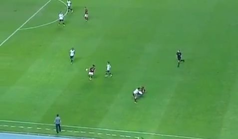 VIDEO: Fanii lui Flamengo sunt NEBUNI! Cum sa-l injuri pe Ronaldinho dupa driblingul asta? Vezi ce a reusit in ultimul meci