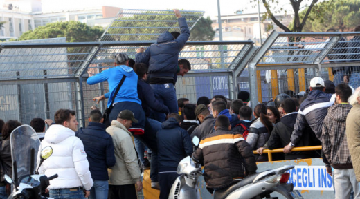 Oamenii se CALCA pe CAP ca sa vada un meci GIGANT pe stadionul unde Steaua a MURIT. Imagini INCREDIBILE