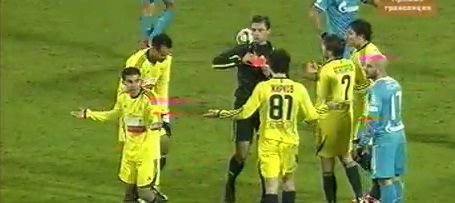 VIDEO: Eto o si-a pus mainile in cap de nervi: Un coleg a tras in arbitru, apoi a fost eliminat! Cum au luat-o razna cei de la Anji