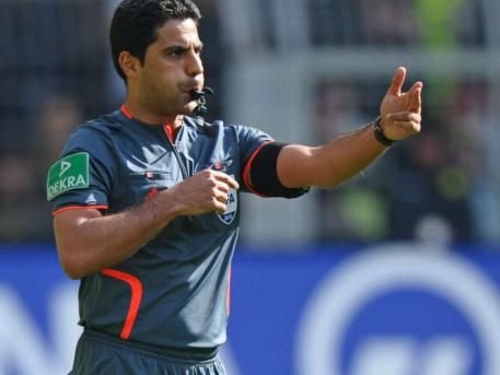 CUTREMURATOR! Meciul unui roman din Bundesliga, amanat dupa ce arbitrul a vrut sa se SINUCIDA: Si-a taiat venele_4