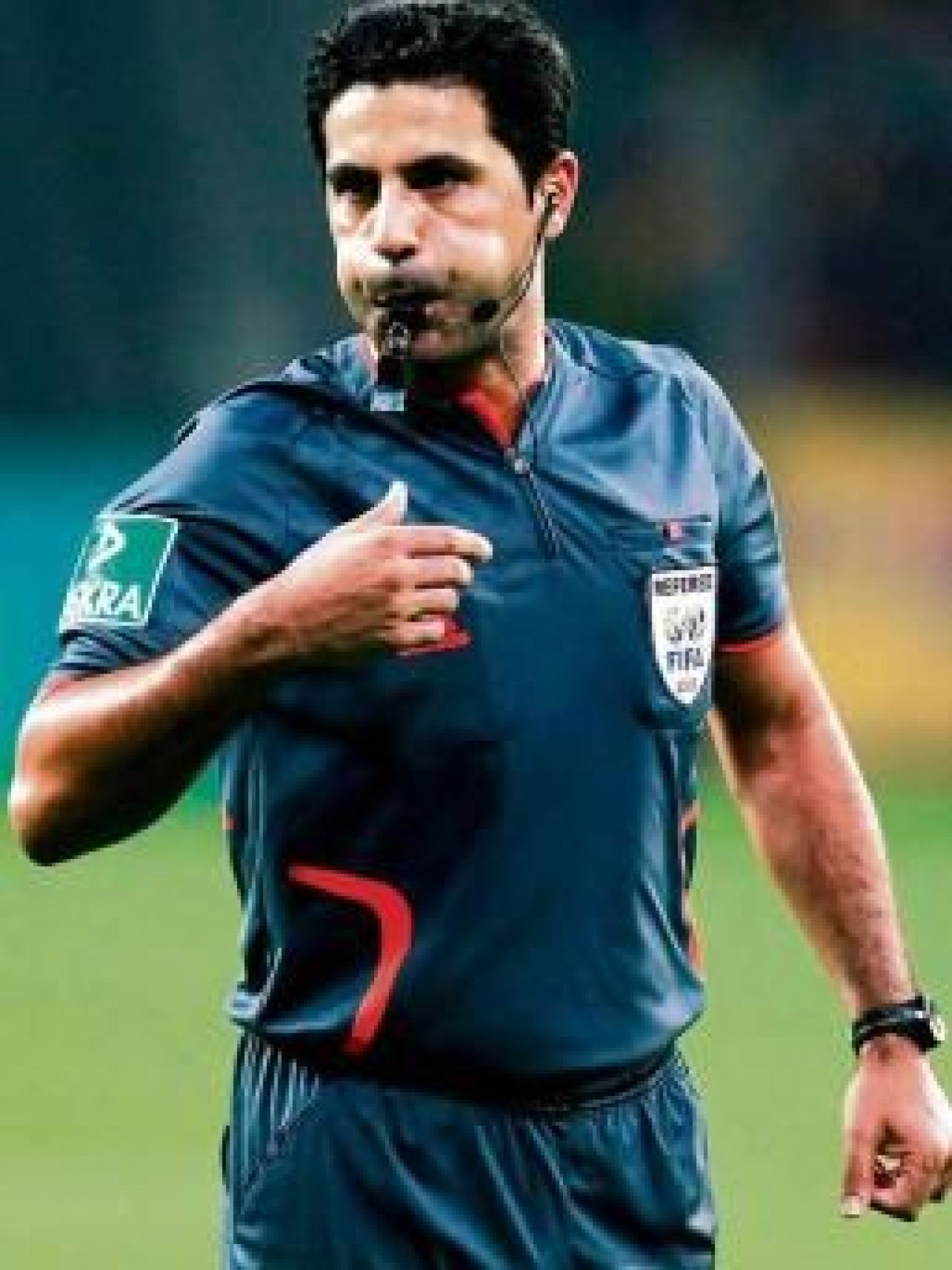 CUTREMURATOR! Meciul unui roman din Bundesliga, amanat dupa ce arbitrul a vrut sa se SINUCIDA: Si-a taiat venele_5