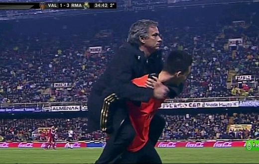 Mourinho a SARIT pe un jucator dupa un gol MAGIC! Gestul de aroganta suprema care a facut LINISTE in Spania: