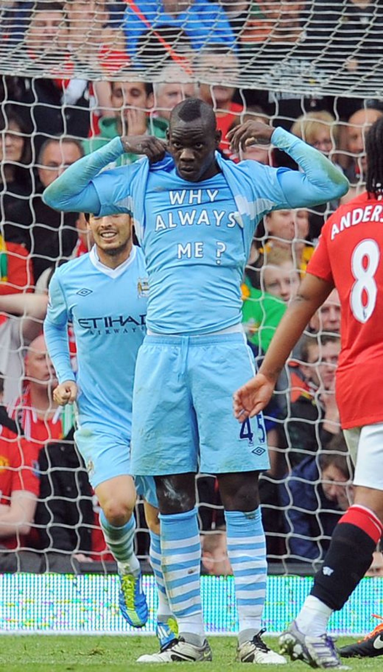 FOTO Balotelli s-a saturat sa fie in centrul atentiei! Protesteaza prin ...GOLURI! Vezi cum le raspunde celor care rad de el!_2