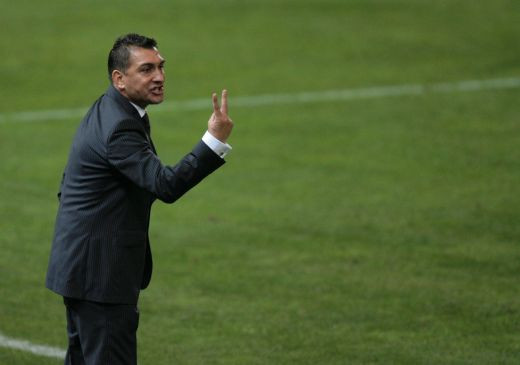 Dialog fabulos Gigi - Ilie Dumitrescu: Am performante peste tine la Steaua! Ai jucat tu in Liga? Ilie: Tu stai in loja aia ridicata din banii pe transferul meu