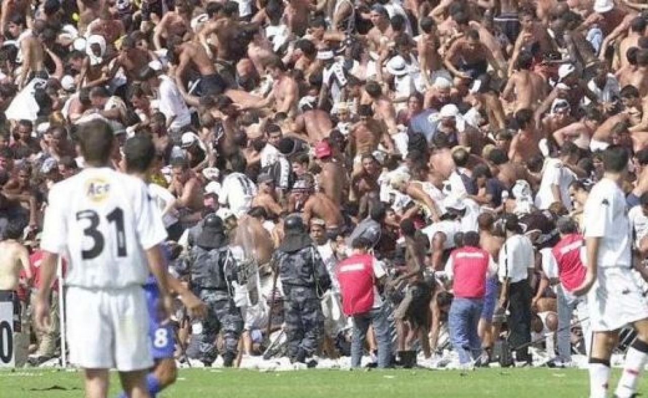 VIDEO / Aici e GROAZA! Aici e TEROAREA! Topul celor mai INTIMIDANTE stadioane din lume!_1