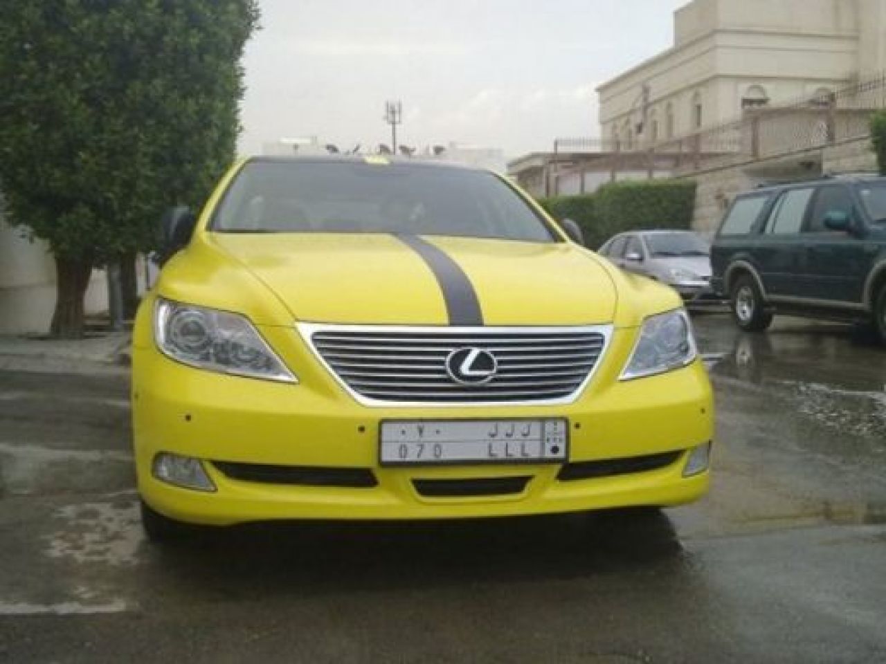 FOTO FABULOS!!! Un student arab are SUPER masini de 12 mil. dolari in garaj! Nici la Top Gear nu vezi asa ceva!_36