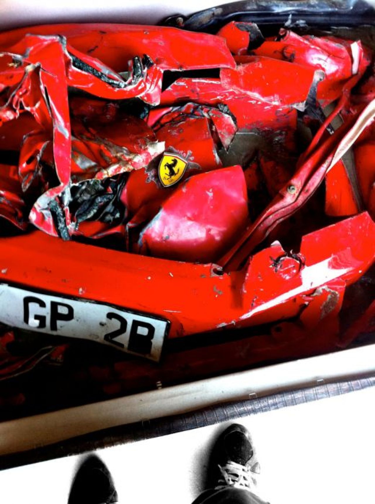 N-o sa-ti vina sa crezi! Ce poti face cu un Ferrari facut ZOB la bautura? O MASUTA de cafea! FOTO SENZATIONAL_9