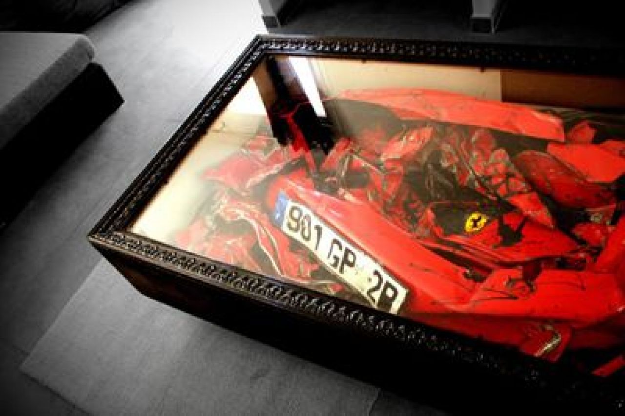 N-o sa-ti vina sa crezi! Ce poti face cu un Ferrari facut ZOB la bautura? O MASUTA de cafea! FOTO SENZATIONAL_10