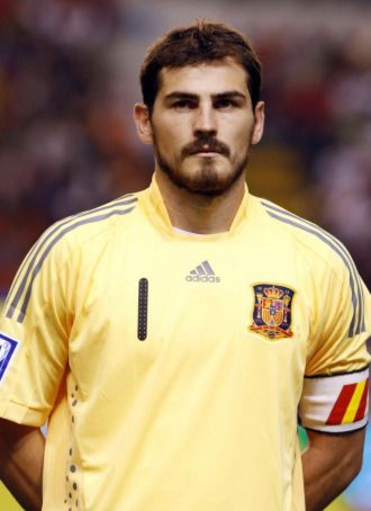 When Sara met Iker! Casillas si-a lasat barba pentru GQ si apoi a cunoscut-o pe Sara! Ii sperie oricum pe adversari si fara ea :)_1