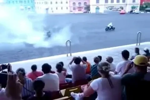 SOCANT! Ultimele 19 secunde din viata unui cascador pe motocicleta! Unde crezi ca a gresit?