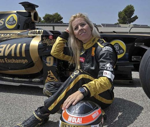 Moment ISTORIC! O femeie se pregateste sa se bata cu Vettel si Schumacher in Formula 1!