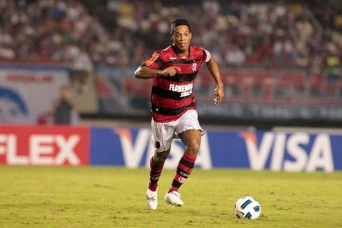 Cea mai proasta VESTE pentru Dan Petrescu! Ronaldinho a batut PALMA cu Anji si vine sa faca SHOW in Rusia! Cati bani primeste: