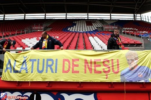 VIDEO EMOTIONANT! Nesu, vizitat de stelisti inainte de Schalke - Steaua! Vezi cadoul pentru el de Ziua Romaniei_4