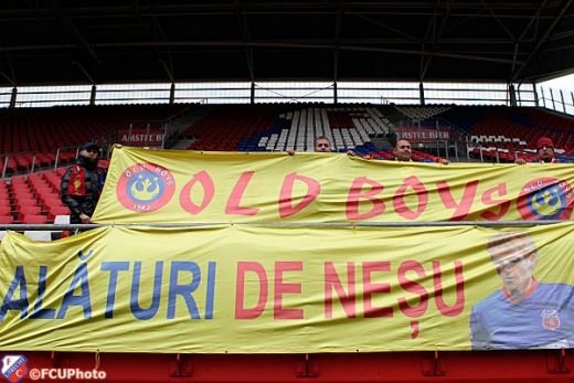 VIDEO EMOTIONANT! Nesu, vizitat de stelisti inainte de Schalke - Steaua! Vezi cadoul pentru el de Ziua Romaniei_5