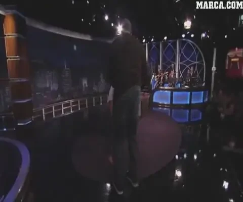 VIDEO FABULOS cu monstrul Shaquille O'Neal si iubita sa PITICA! L-a carat in spate in direct la TV! N-o sa-ti vina sa crezi