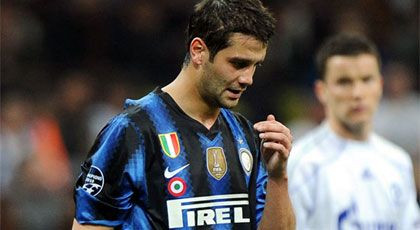S-a aflat adevaratul SALARIU al lui Chivu la Inter! MOTIVUL pentru care romanul nu poate ajunge la Napoli!