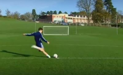 SUPER VIDEO! Cea mai tare provocare din fotbal a blocat antrenamentul echipei pe care o URASC toti stelistii! Doar un pusti a castigat