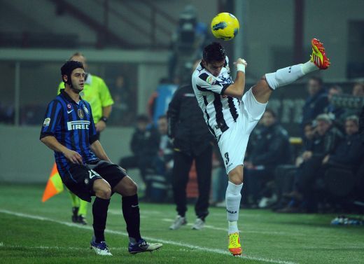 FOTO: Vezi imaginea anului in Romania cu Chivu si Torje! Inter 0-1 Udinese: Doua penaltyuri ratate, Chivu s-a lovit la cap in duel cu Torje_1