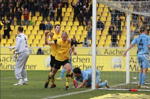 INCREDIBIL! Un roman a reusit cea mai frumoasa executie din fotbal - LOVITURA SCORPIONULUI! Reusita care a innebunit Germania! VIDEO