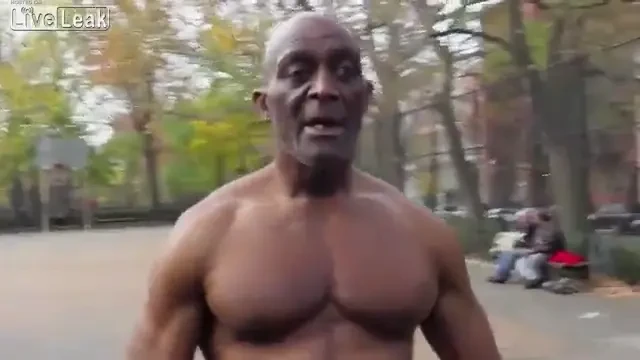 Secretul tineretii: Iti vine sa crezi ca are 60 de ani? Vezi ce program draconic il mentine in forma: