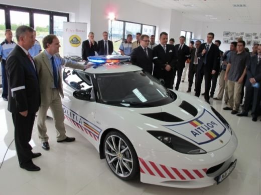 FOTO Lotusul Politiei romane, in topul celor mai tari masini de facut LEGEA din lume! Cu ce monstri sunt alergati rau-facatorii in alte tari!_15