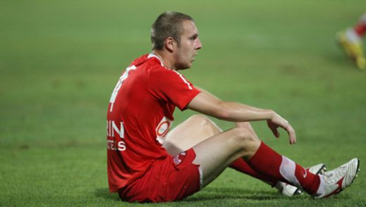 Moti la PAMANT! Nikolic rateaza de doua ori intr-un minut! Faza care i-a scandalizat pe dinamovisti