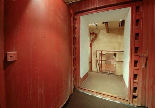 FOTO: Locul perfect in care sa te refugiezi daca planeta se scufunda! Casa in care te poti bucura de SFARSITUL LUMII!_11